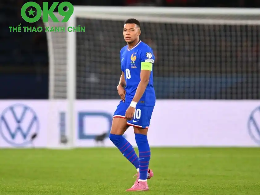 Mbappe bỏ ngỏ khả năng ra sân thi đấu sau khi phải rời sân vì chấn thương ở trận đấu với Azerbaijan (Ảnh: Goal) Mbappe bỏ ngỏ khả năng ra sân thi đấu sau khi phải rời sân vì chấn thương ở trận đấu với Azerbaijan (Ảnh: Goal)